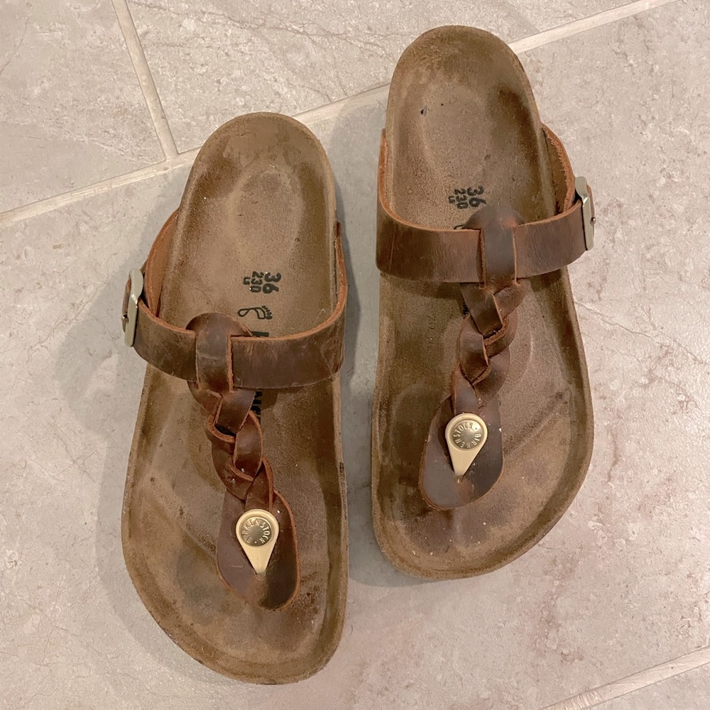 Birkenstock sandals gently worn. Gizeh braided leather. Size 36. Regular width.